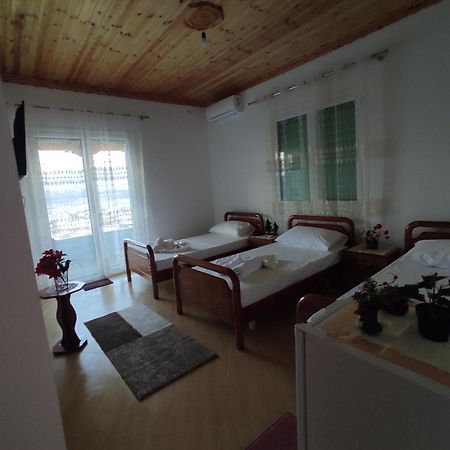 Dino Guest House Gjirokaster Bagian luar foto