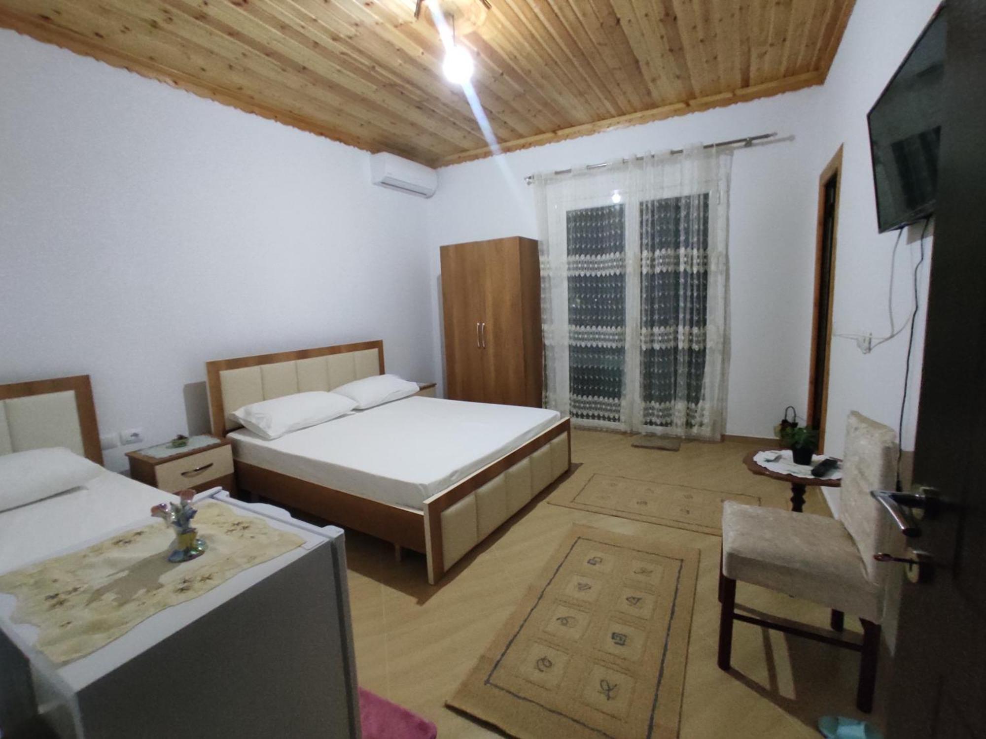 Dino Guest House Gjirokaster Bagian luar foto