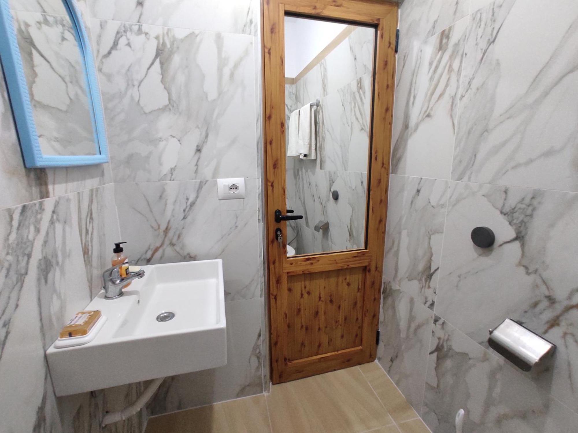 Dino Guest House Gjirokaster Bagian luar foto