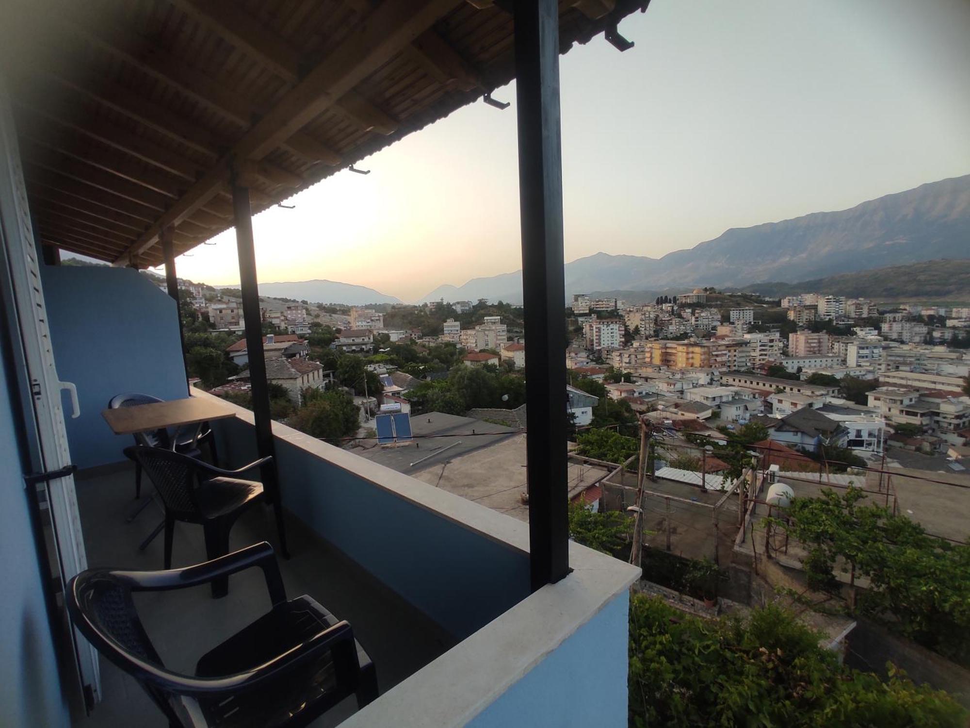 Dino Guest House Gjirokaster Bagian luar foto
