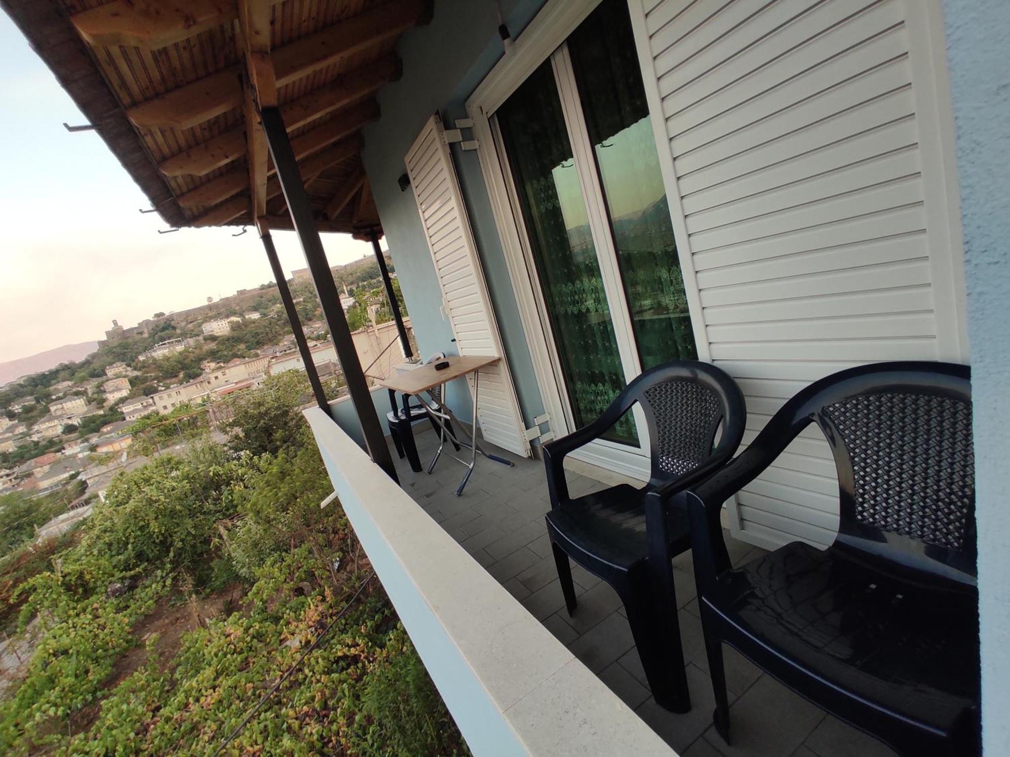 Dino Guest House Gjirokaster Bagian luar foto
