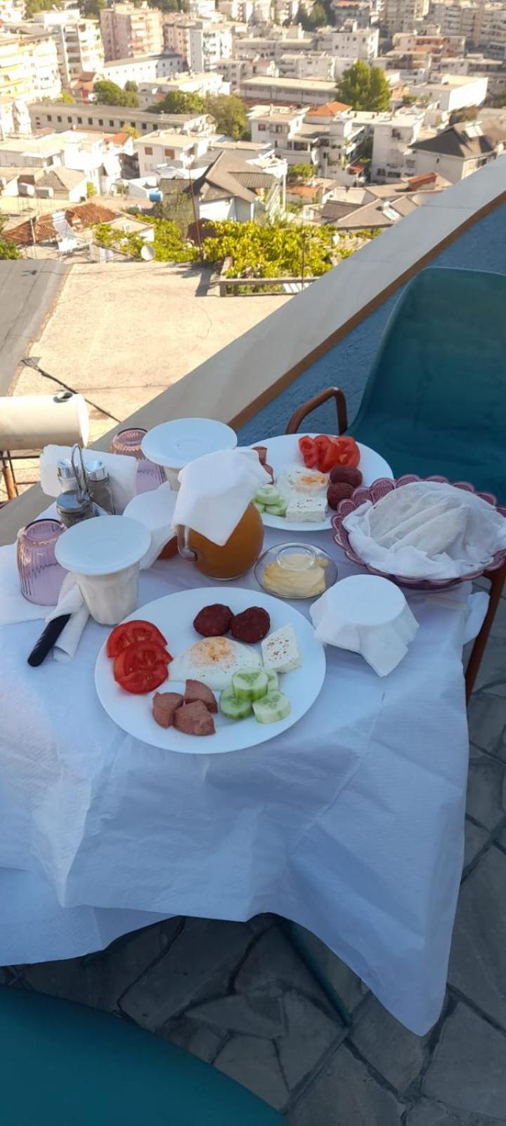 Dino Guest House Gjirokaster Bagian luar foto
