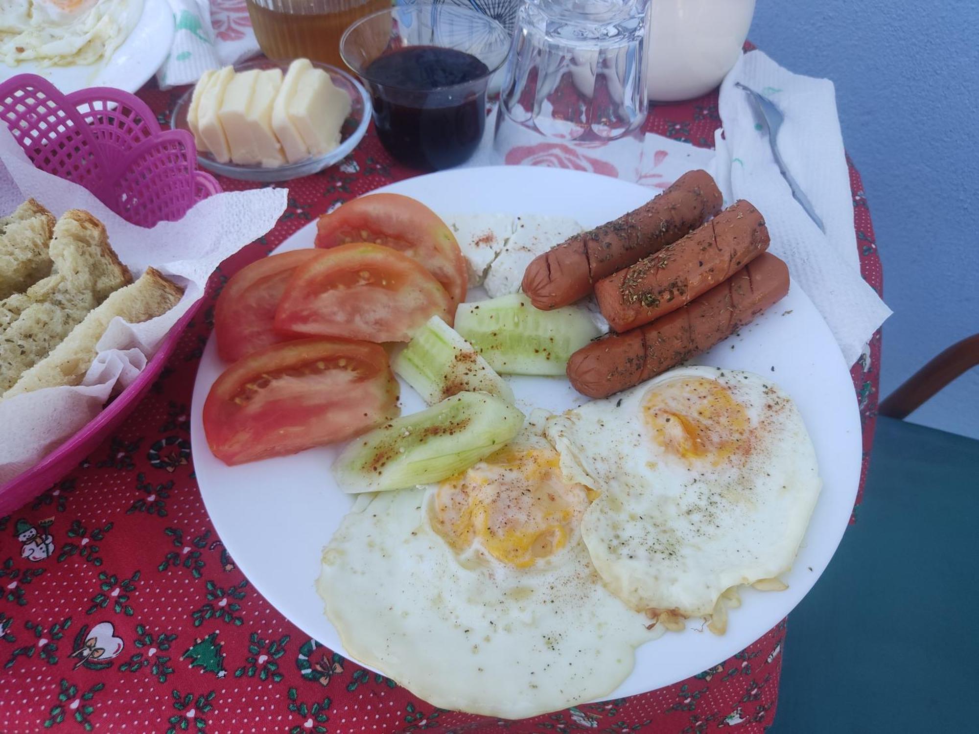Dino Guest House Gjirokaster Bagian luar foto